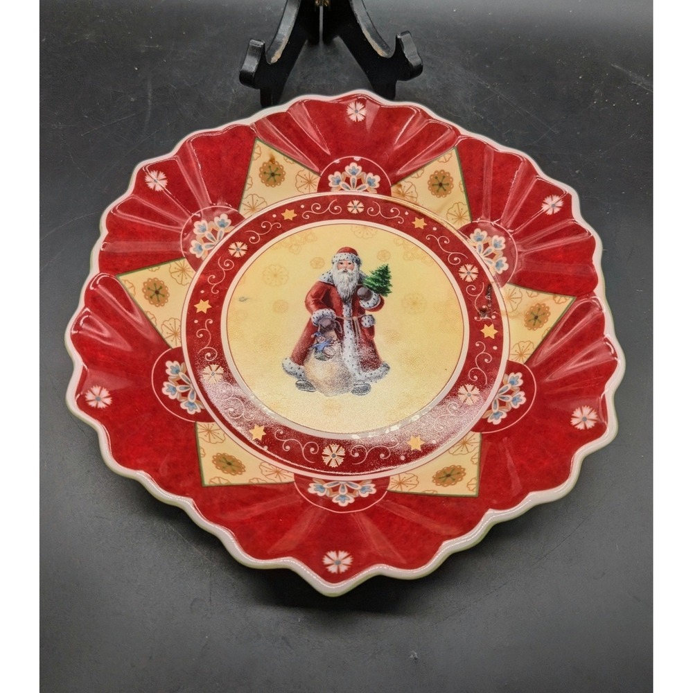 Villeroy & Boch Toy's Fantasy Christmas Santa‎ Scalloped Plate 14-8332-3776 Red